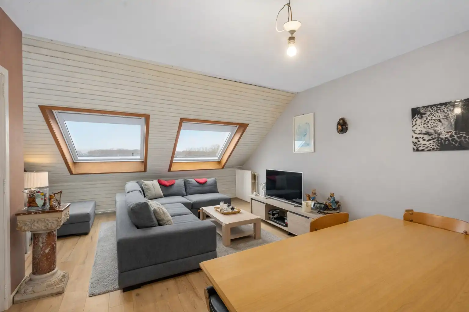 Ruim en lichtrijk appartement mét garage in Sint-Andries foto 2