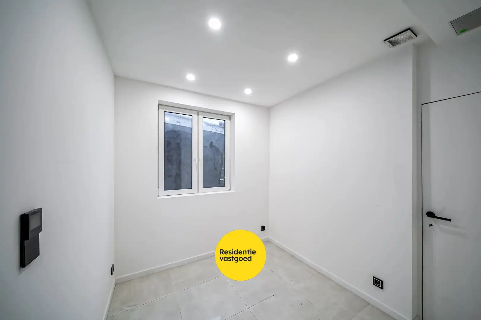 Recent gerenoveerde hoekwoning met garage, koer én dakterras in Stene foto 16