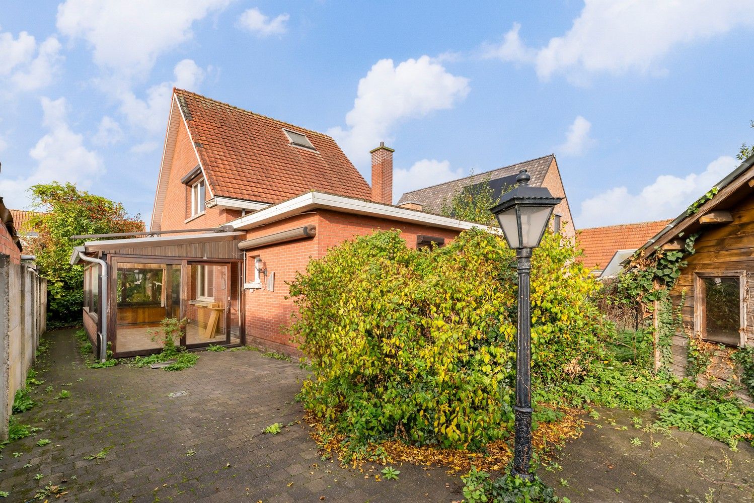 Halfopen bebouwing met garage in doodlopende straat foto 22