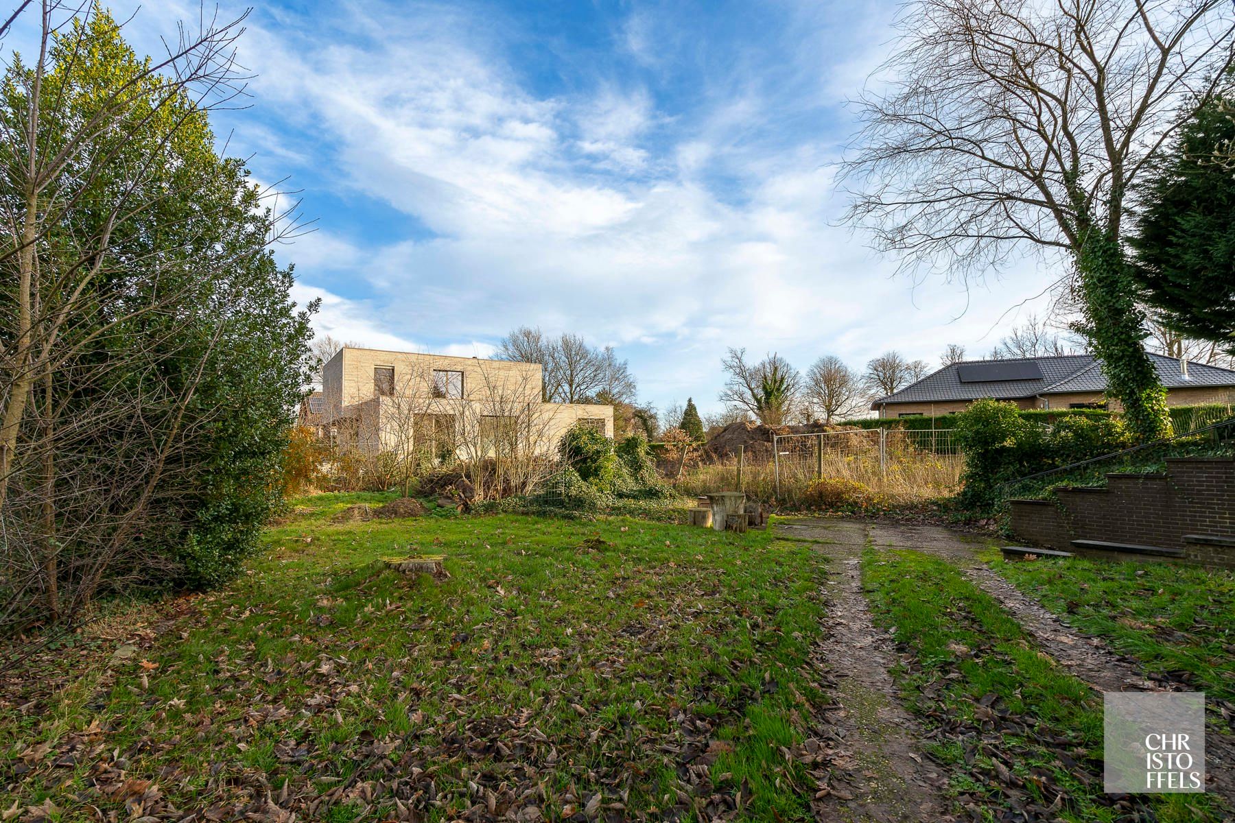 Te renoveren woning met 3 slaapkamers op ruim perceel van 1.085 m² foto 7