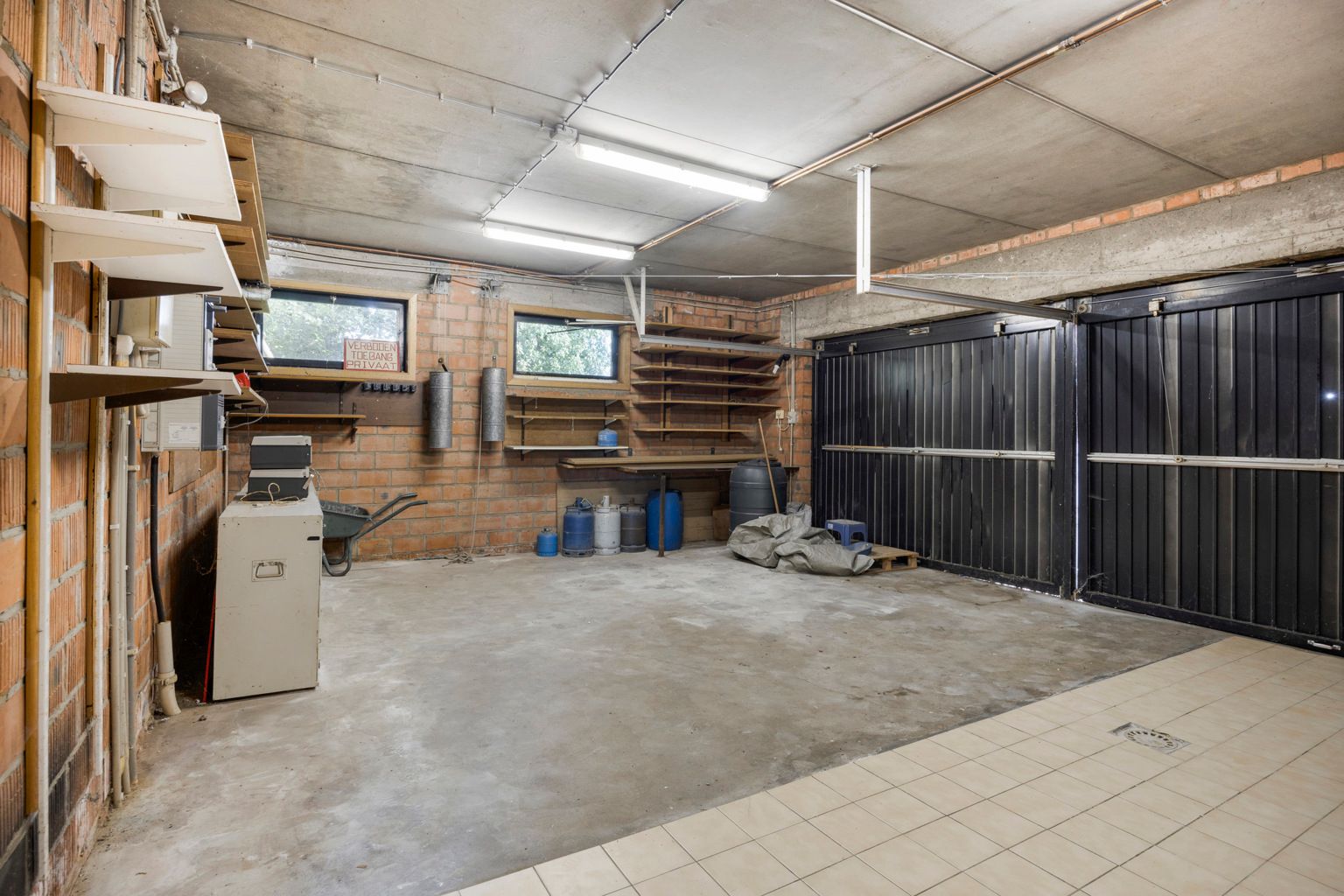 Te renoveren laagbouwvilla met verzicht in rustige straat foto 24