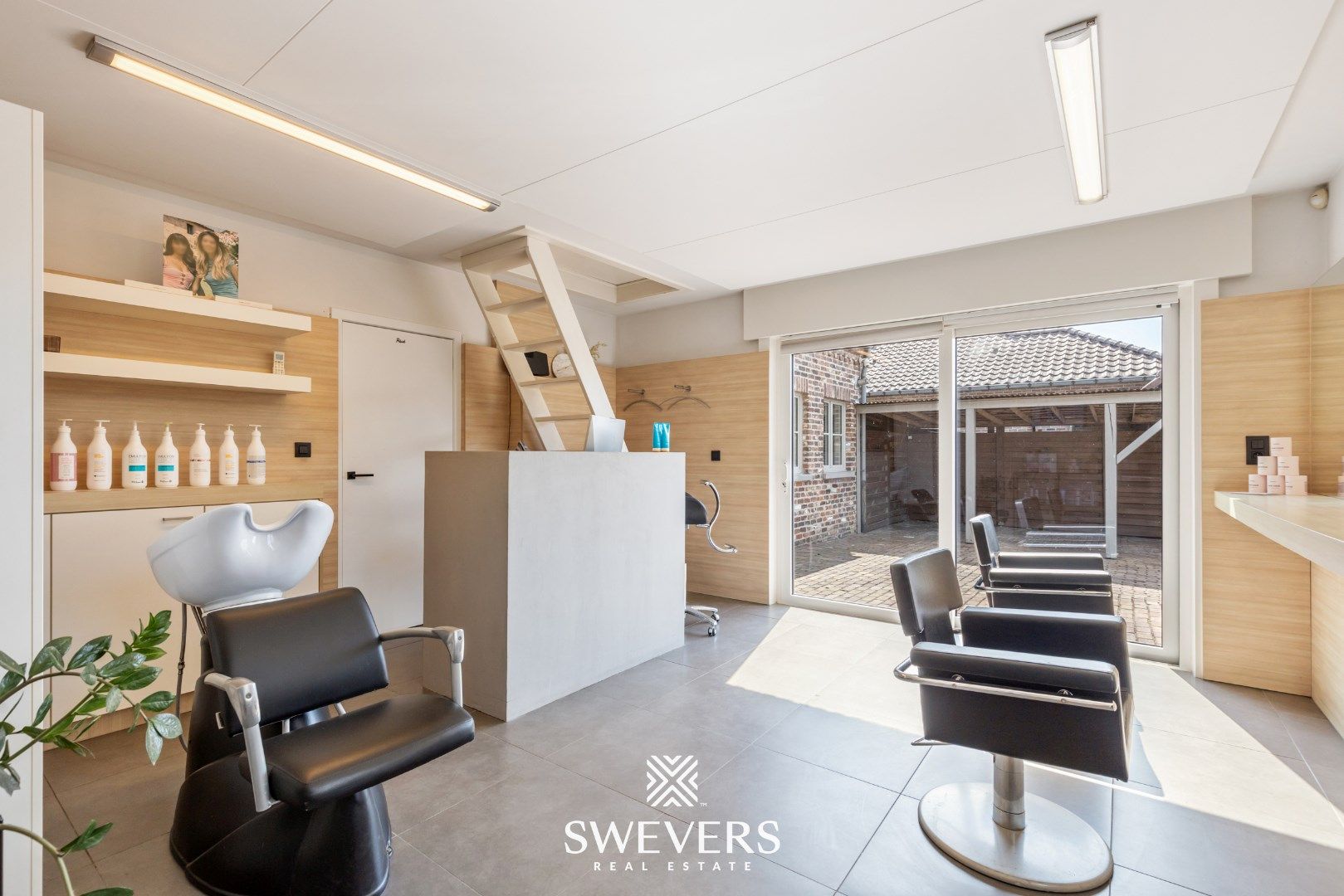 Knap gerenoveerde woning met praktijk/handelsruimte te Laak foto 13