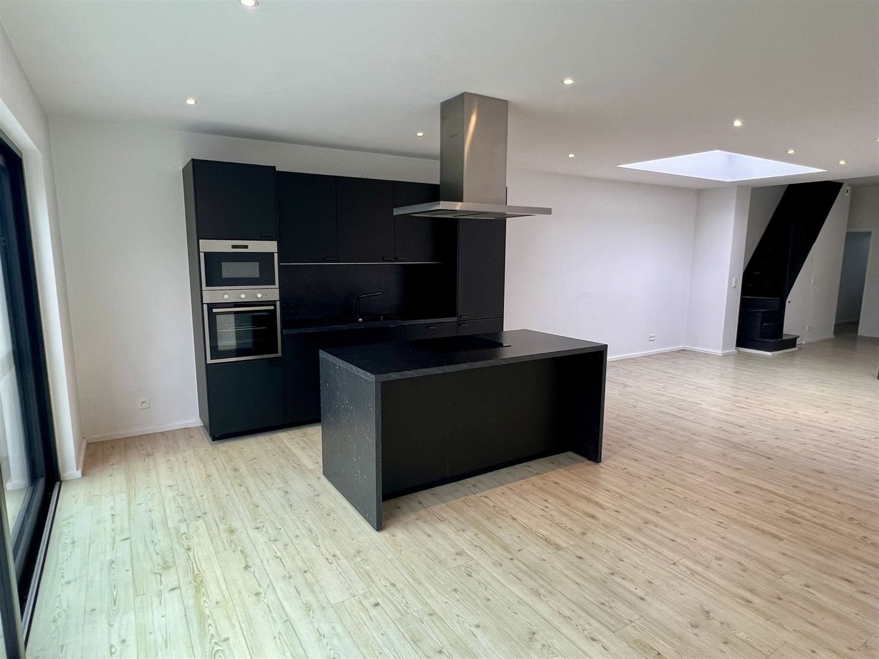 Stijlvol gerenoveerde en comfortabele woning met zonnige tuin  foto 3