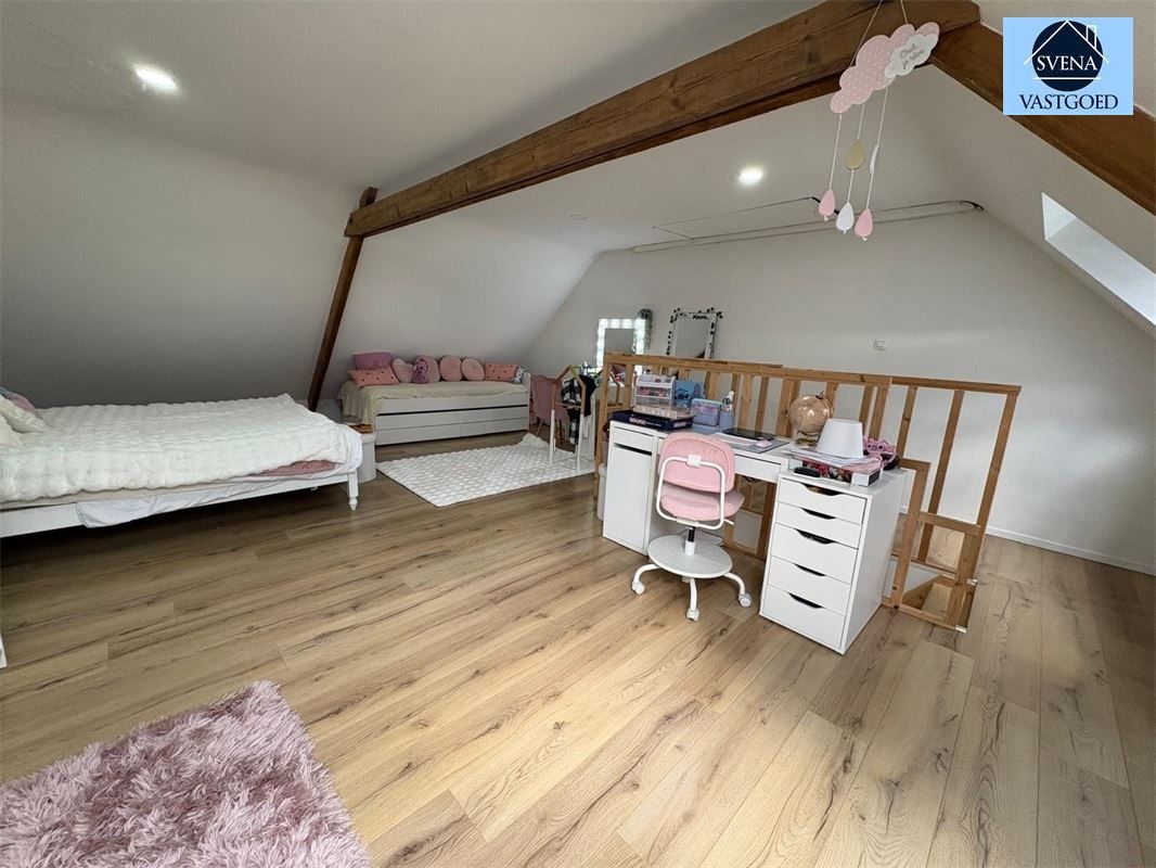 ZEER MOOIE EN EIGENTIJDSE WONING MET 4 SLAAPKAMERS foto 13