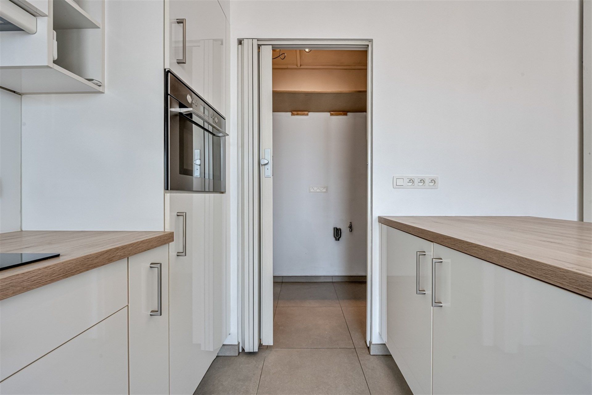 Instapklaar gelijkvloers appartement met zonnig terras foto 5