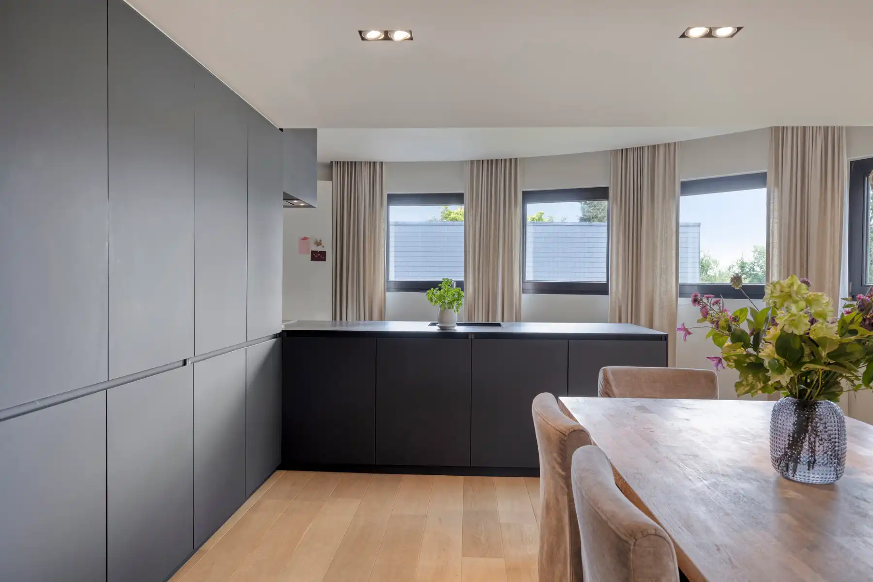 Unieke woning met multifunctionele ruimtes te Moerbeke foto 7