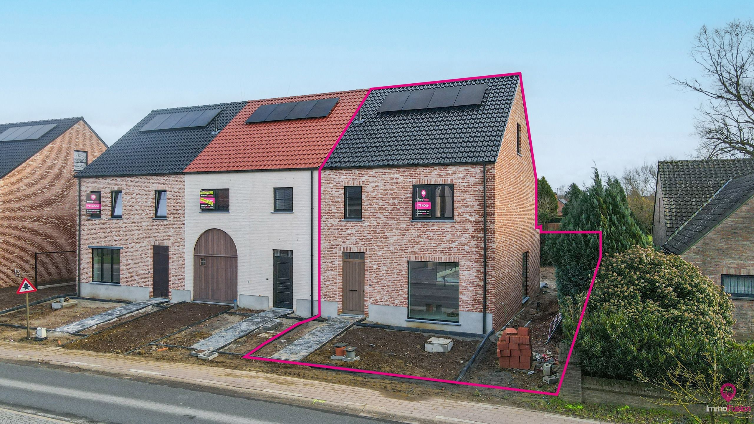 Prachtige halfopen nieuwbouwwoning Casco+ met 4slaapkamers! foto {{pictureIndex}}