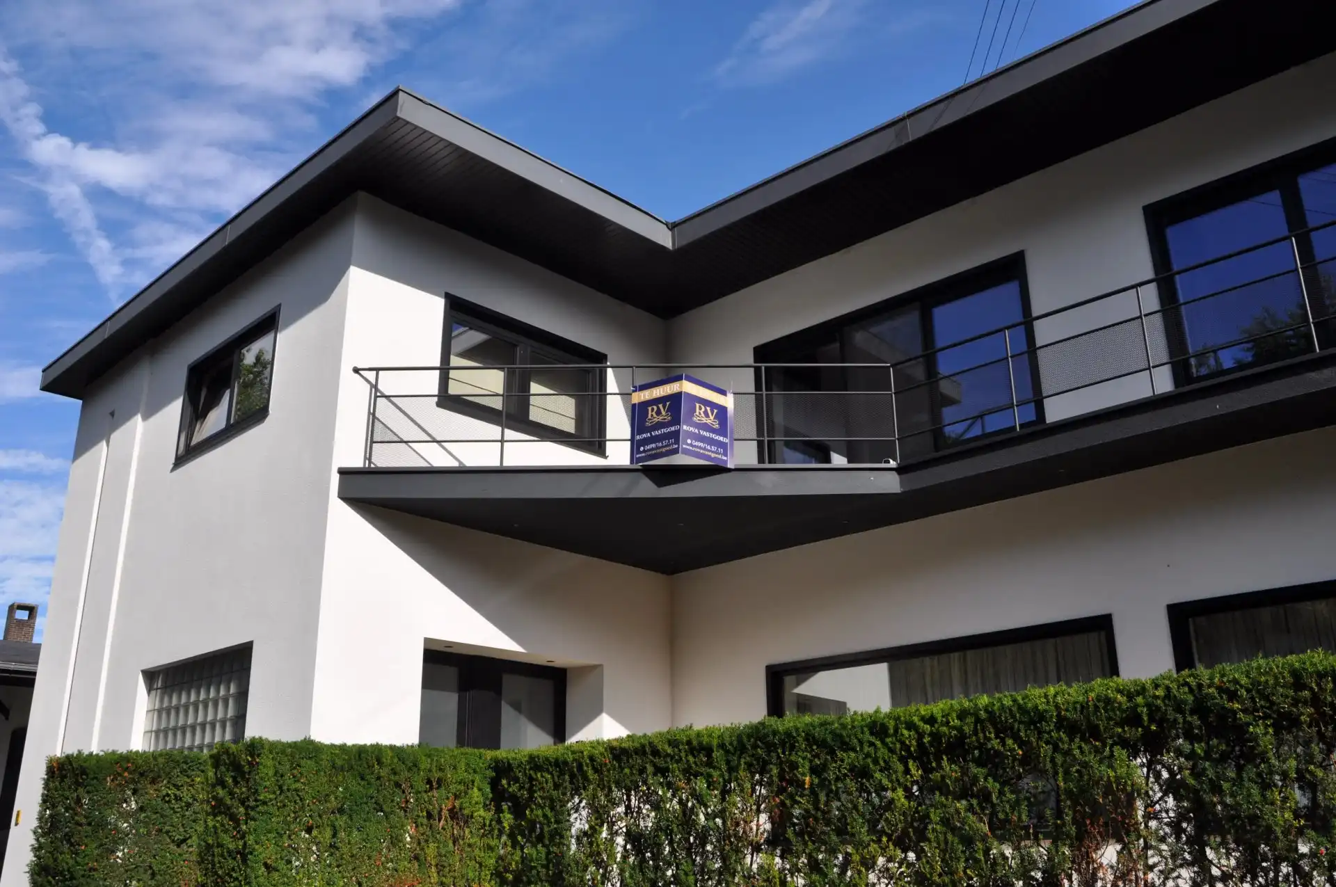 VERRASSEND RUIM EN RUSTIG GELEGEN APPARTEMENT VAN 126 M² NABIJ CENTRUM BILZEN foto {{pictureIndex}}