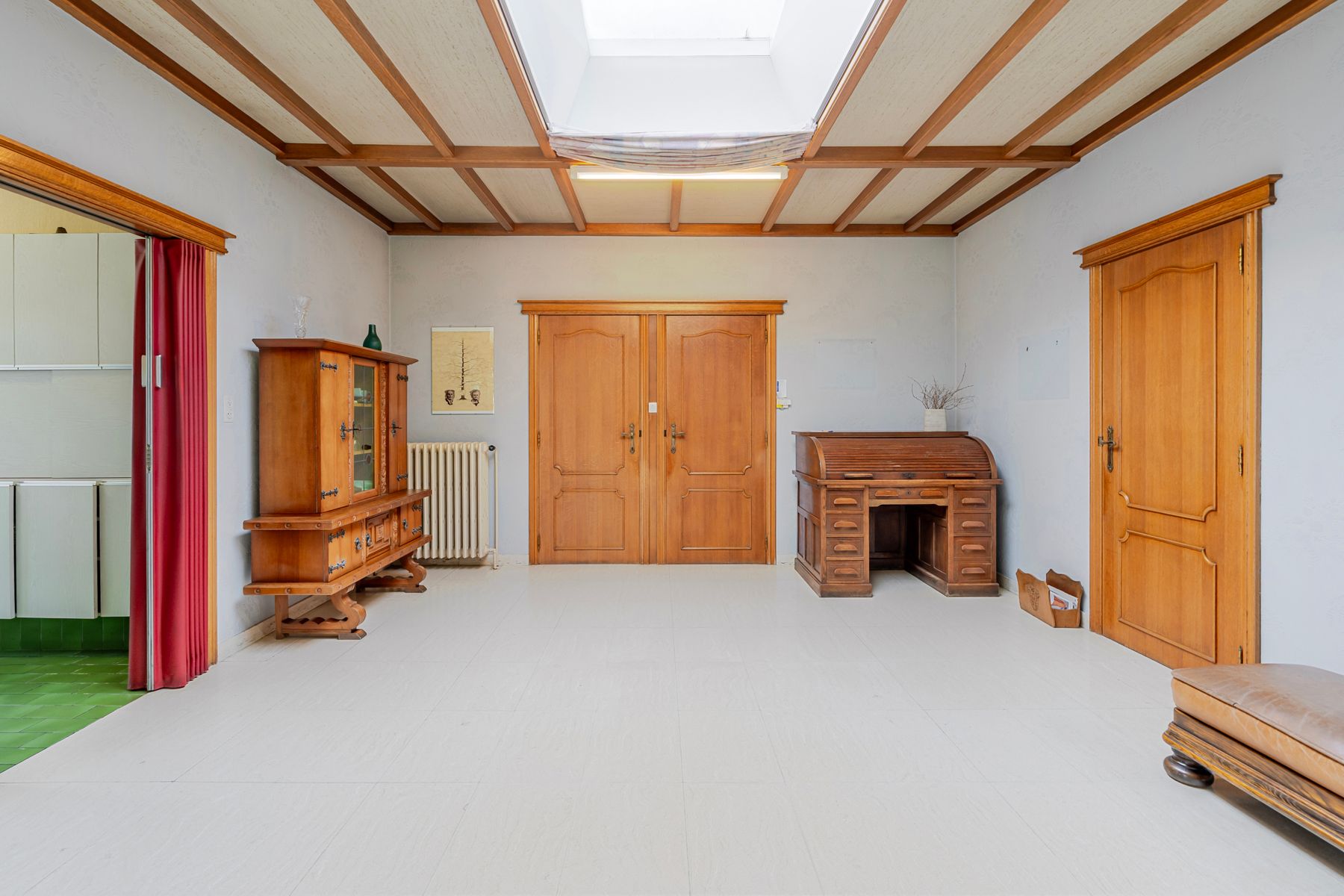 Ruime woning met meerdere bijgebouwen foto 9