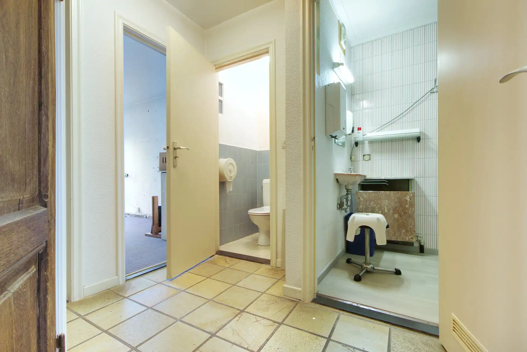 Kantoor - praktijkruimten - centraal - app. mogelijk foto 17