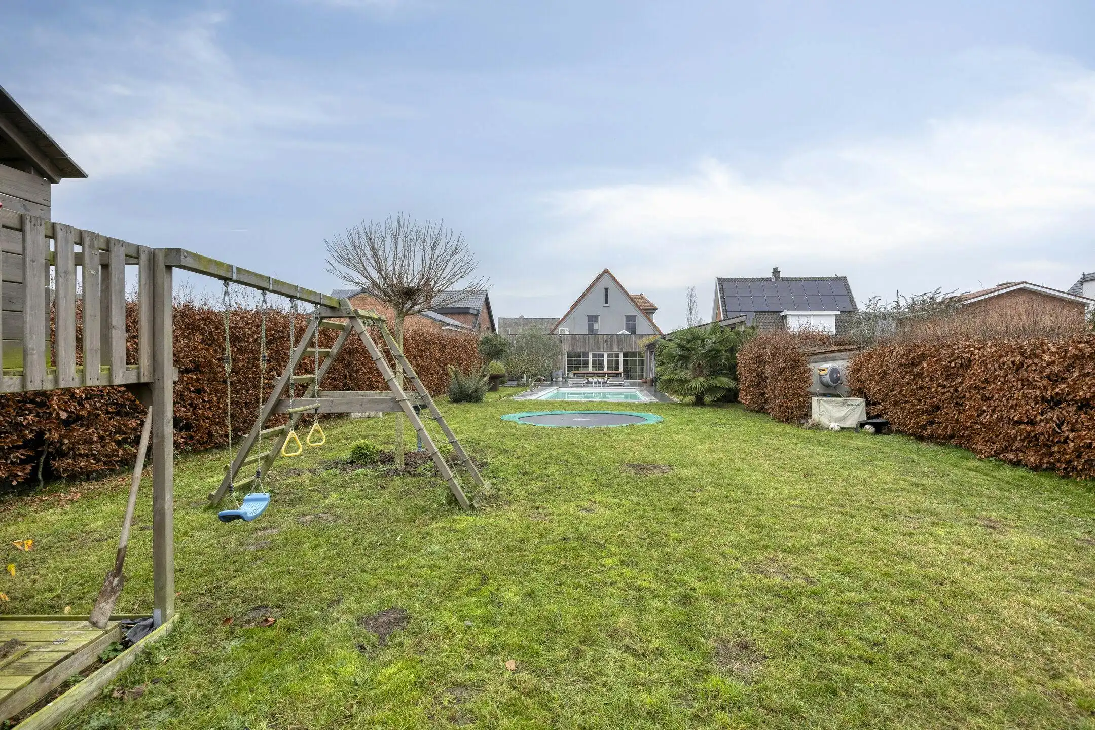 Gerenoveerd vrijstaand huis met zwembad, poolhouse en tuin foto 24