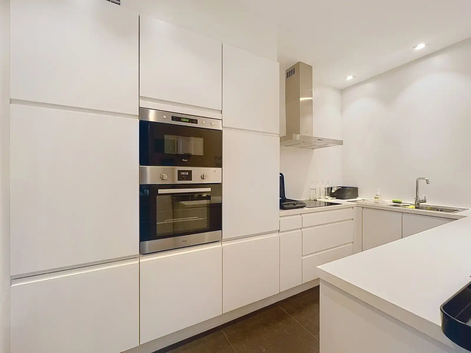 Duplex-kantoorruimte met 6/9 werkplekken in dienstencentrum. foto 21