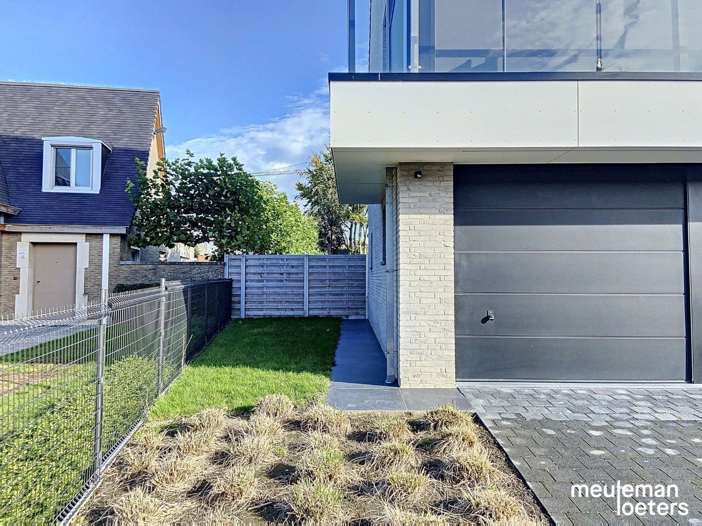 Prachtig afgewerkte woning met garage foto 15