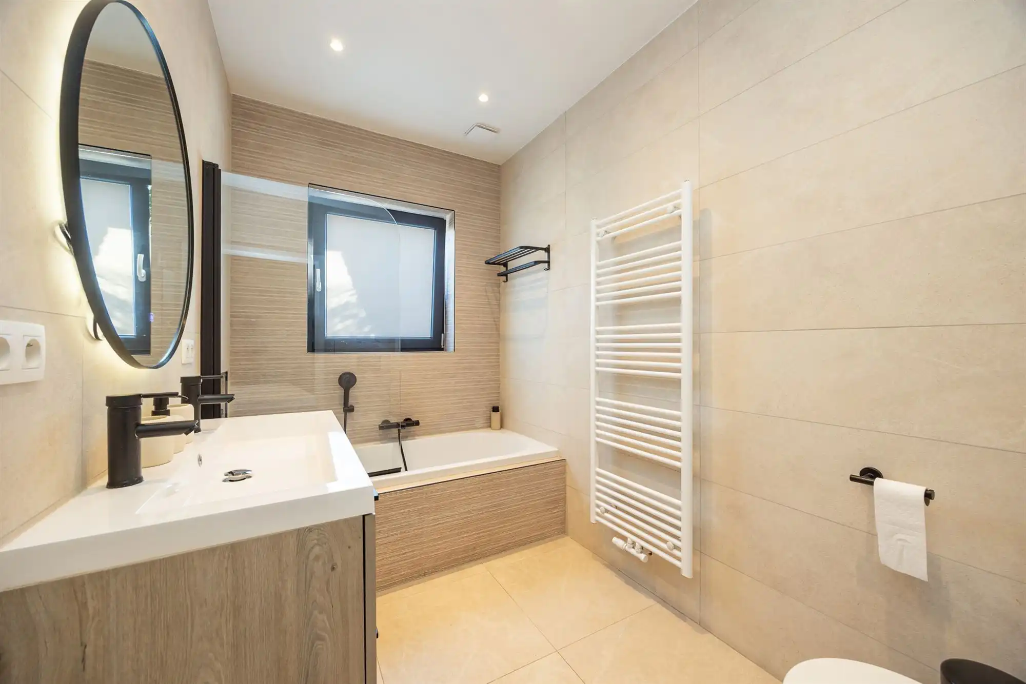 Gerenoveerde eengezinswoning met 3 slpk. en tuin foto 12