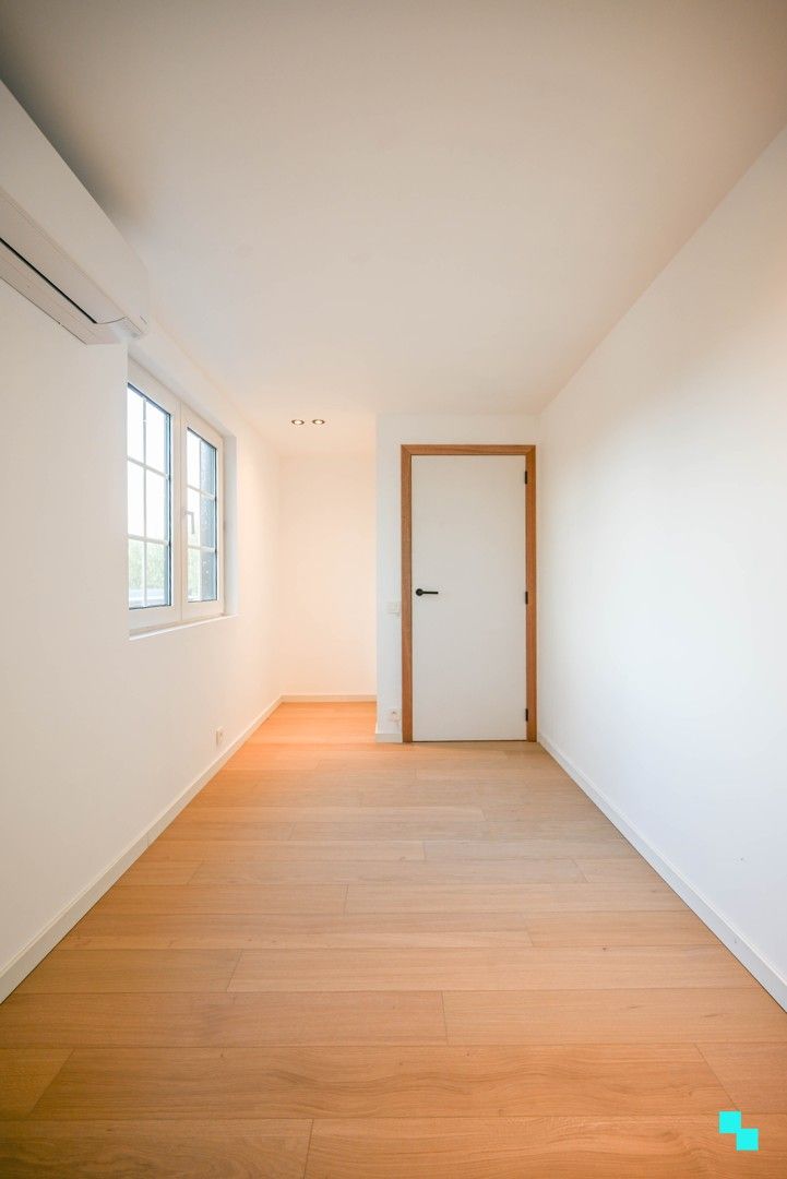 Volledig gerenoveerde woning met zicht op de velden foto 24