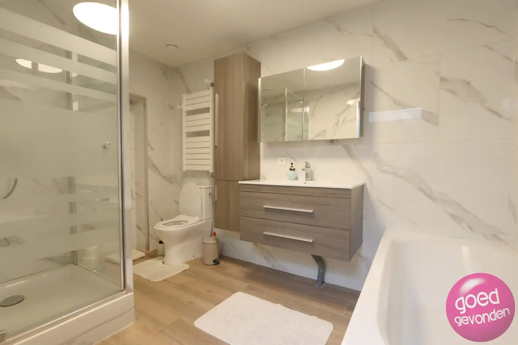 GERENOVEERDE WONING - 2 RUIME SLK - TUIN - TERRAS - CENTRUM foto 13