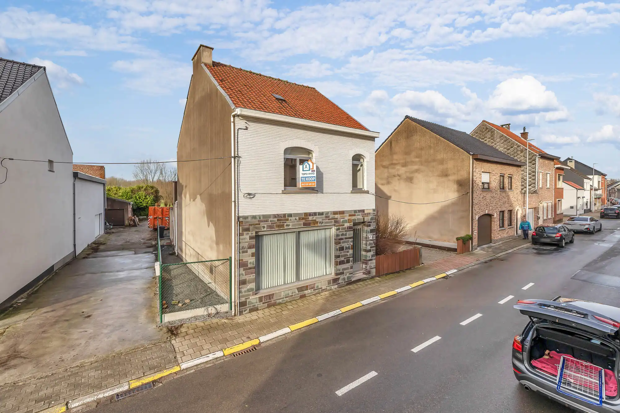 Hoofdfoto van de publicatie: Te renoveren woning met veel potentieel nabij centrum