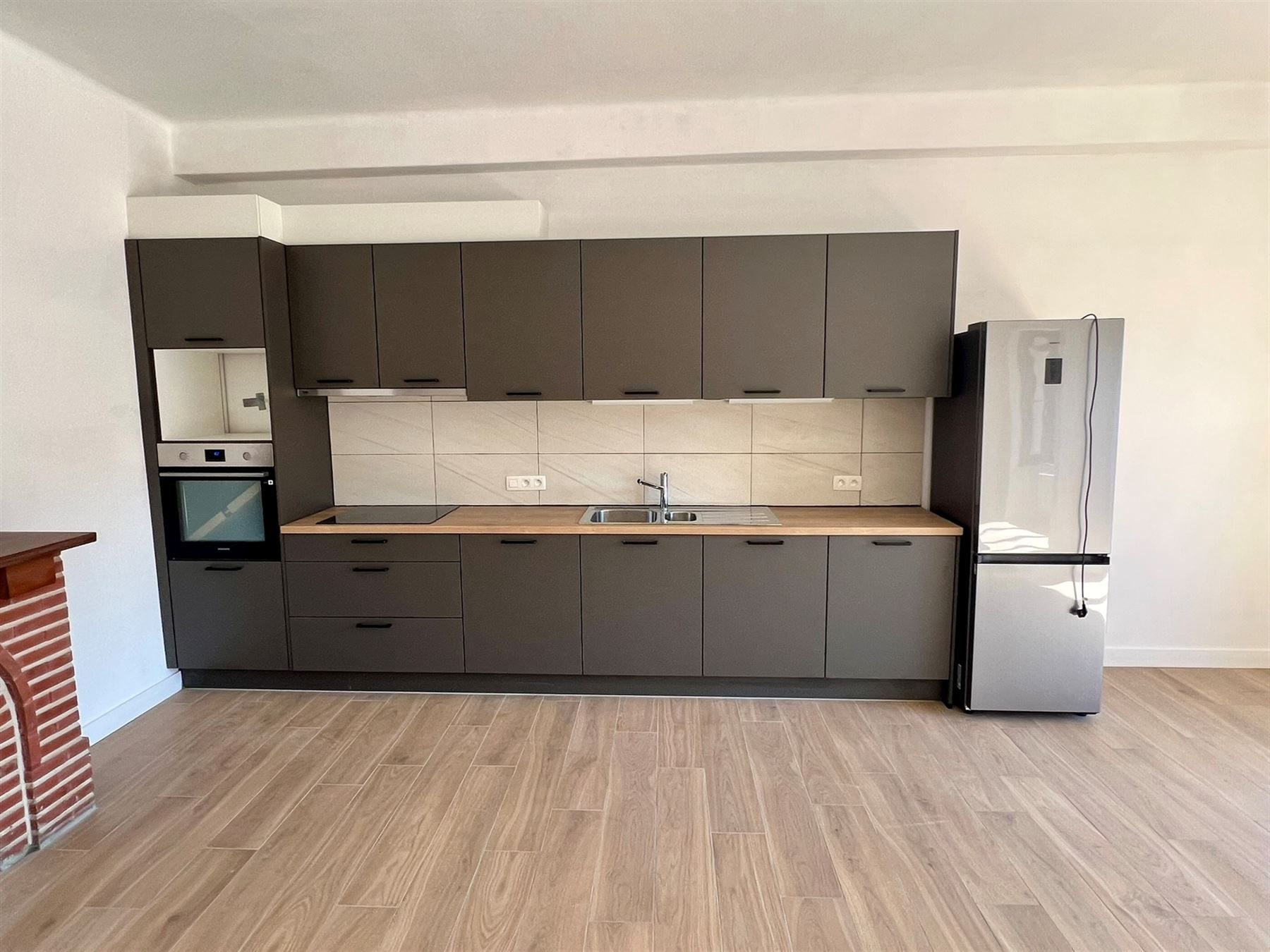 Volledig gerenoveerd appartement met 2 slaapkamers en parking  foto 3