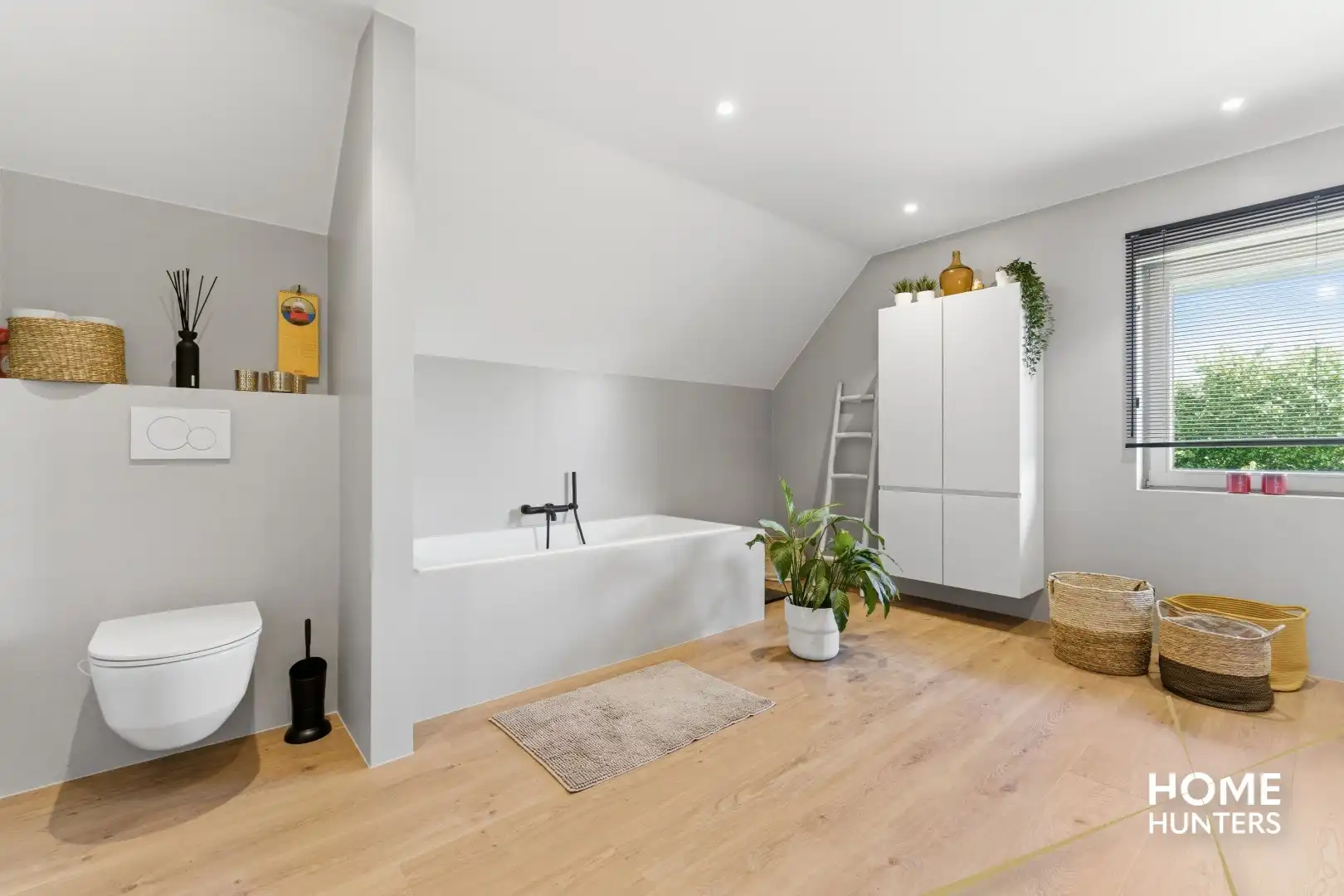 luxe villa met 4 slaapkamers, ruime tuin en een dubbele garage op een rustige locatie te Ieper foto 23