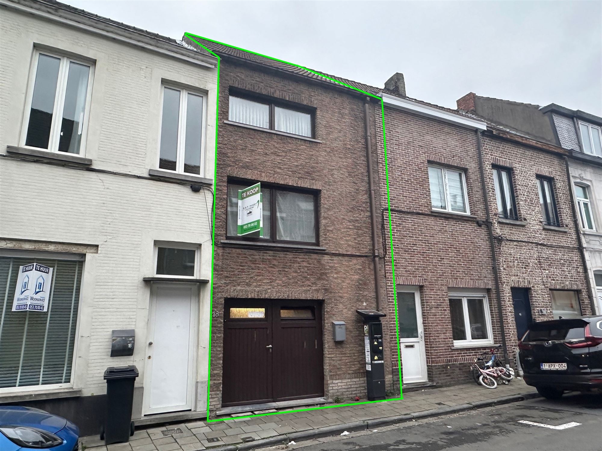 Hoofdfoto van de publicatie: Leuke te renoveren rijwoning op wandelafstand van station en centrum Aalst.