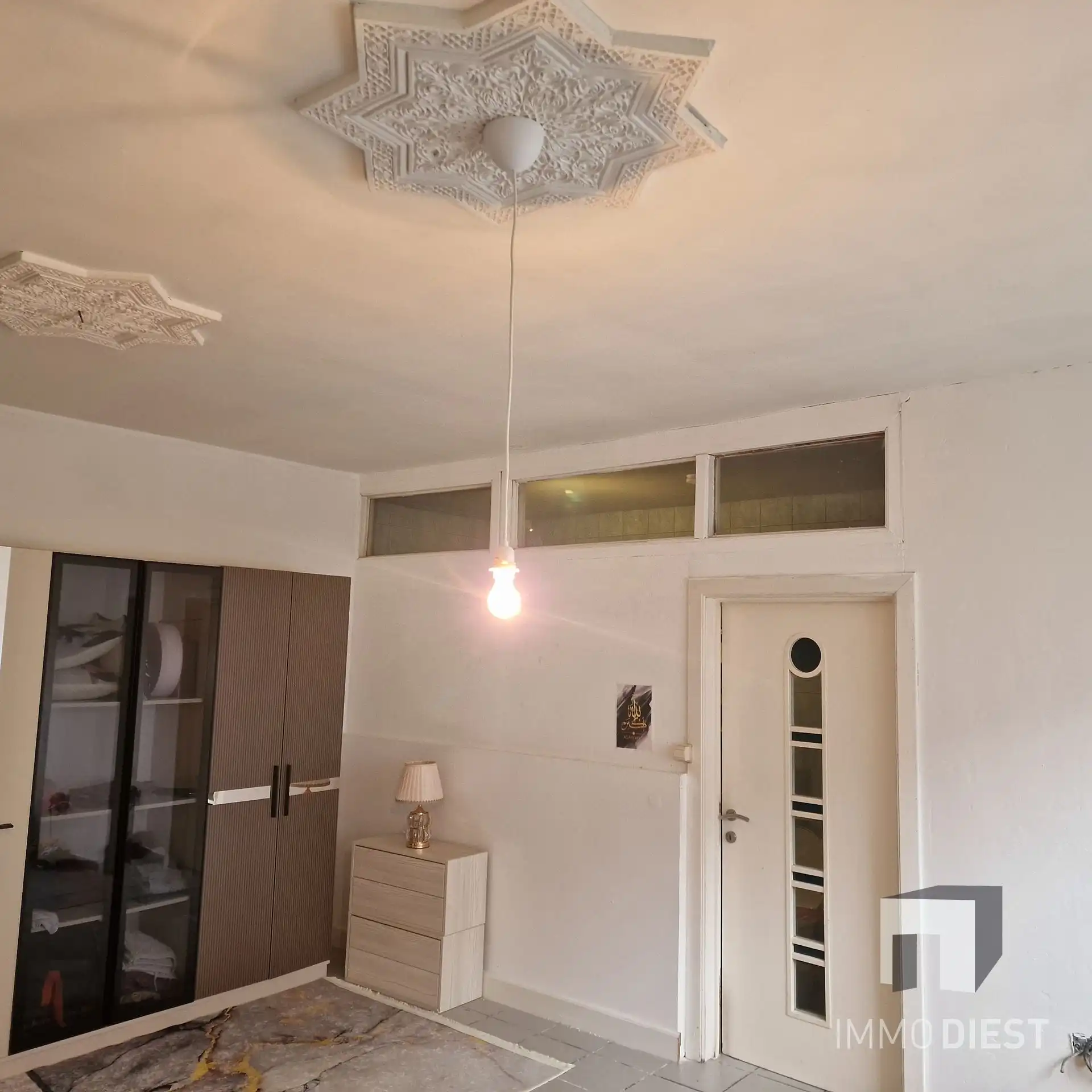 Handelsgelijkvloers met woonst en garages foto 3