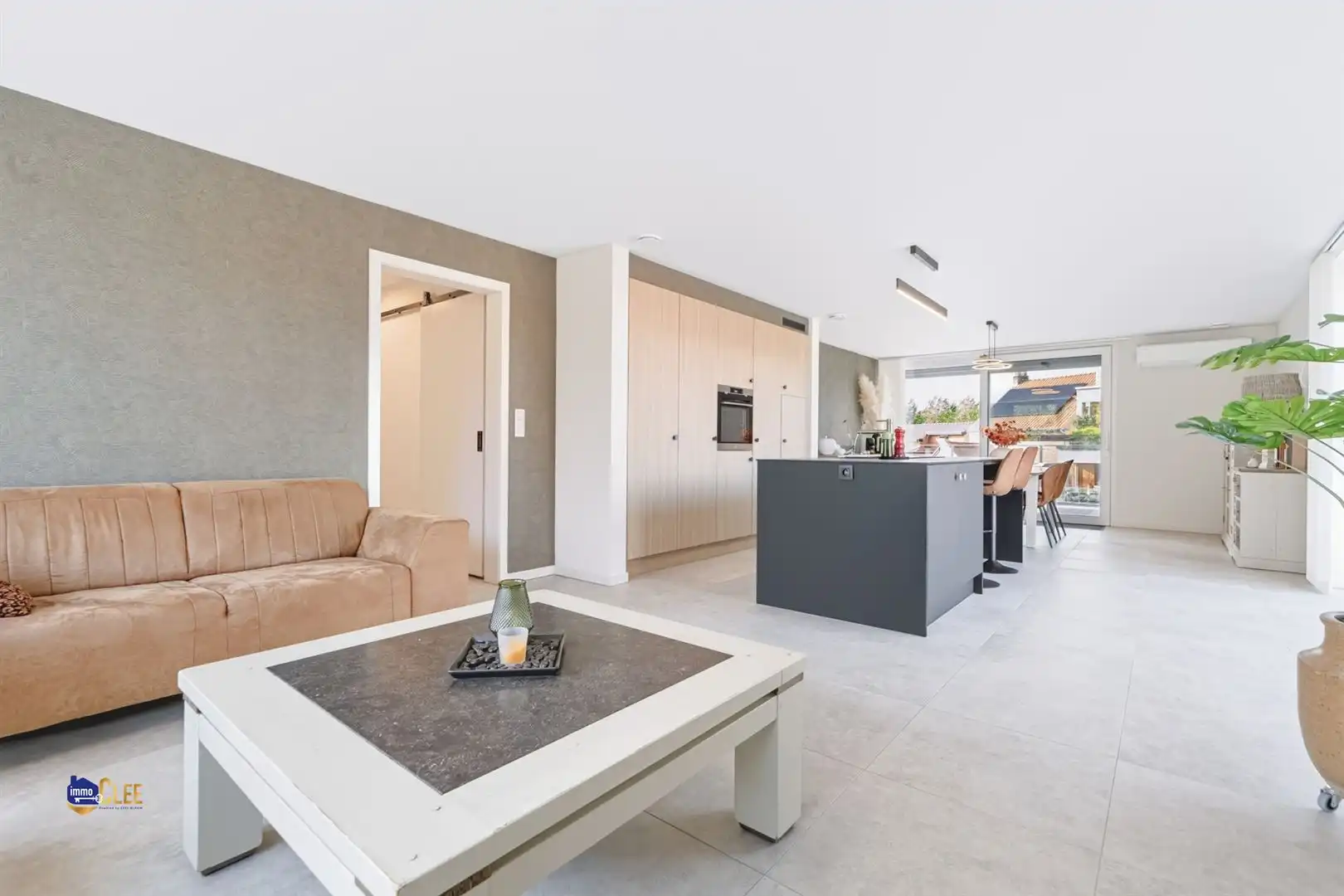 Lichtrijk en luxueus appartement met terras in het rustige Brustem foto 3