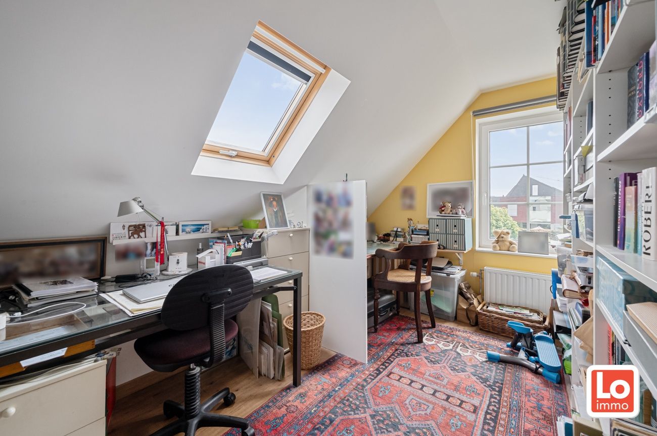Degelijke, ruime en lichtrijke open woning met inpandige garage op een rustige locatie en toch vlakbij  het centrum van het bruisende Lochristi! foto 15
