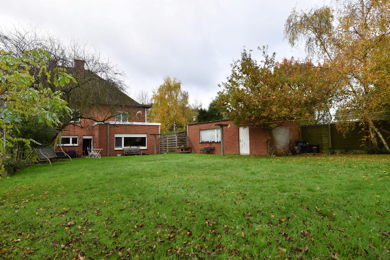 HOB met 4 slaapkamers, praktijkruimte, garage en mooie stukje tuin te koop in Kuurne foto 14