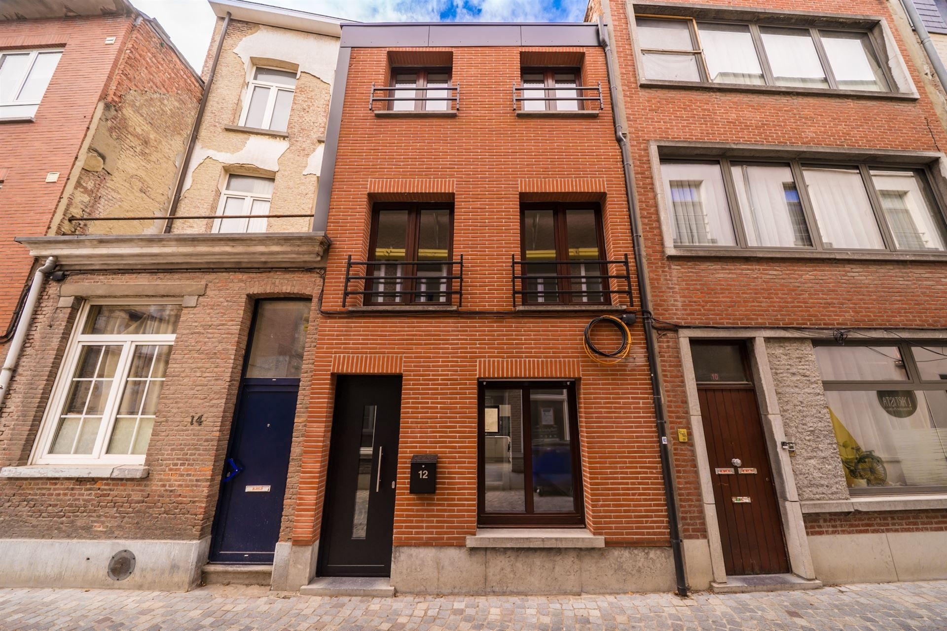Ruime, volledig gerenoveerde woning met 3 slpk., 2 badk. & koer foto 4