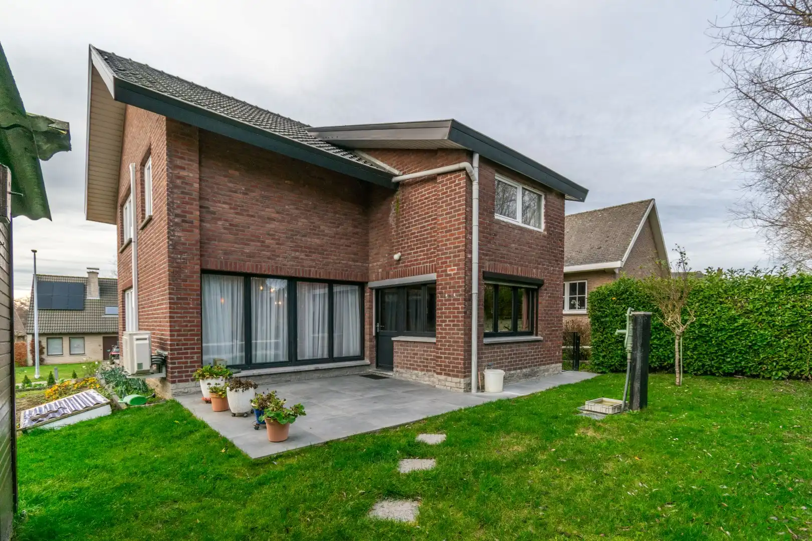 Een degelijke, vrijstaande woning te Lembeek! foto 15