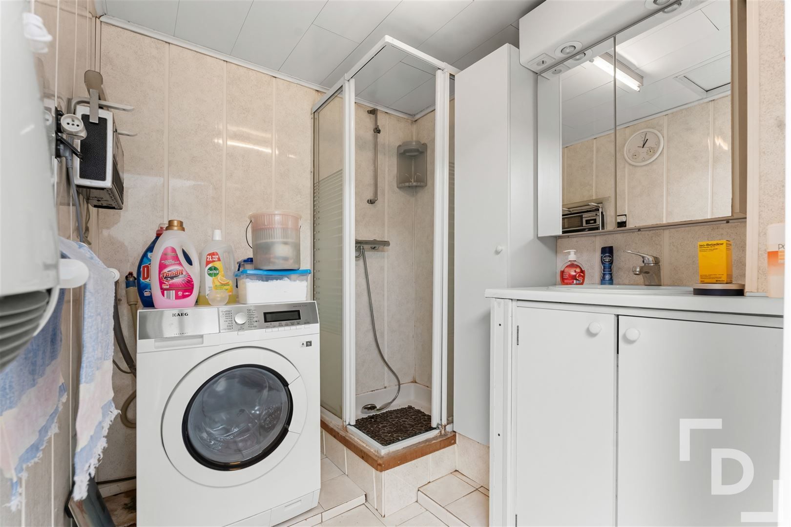 Te renoveren woning met uitweg te koop op centrale locatie in Ieper. foto 17