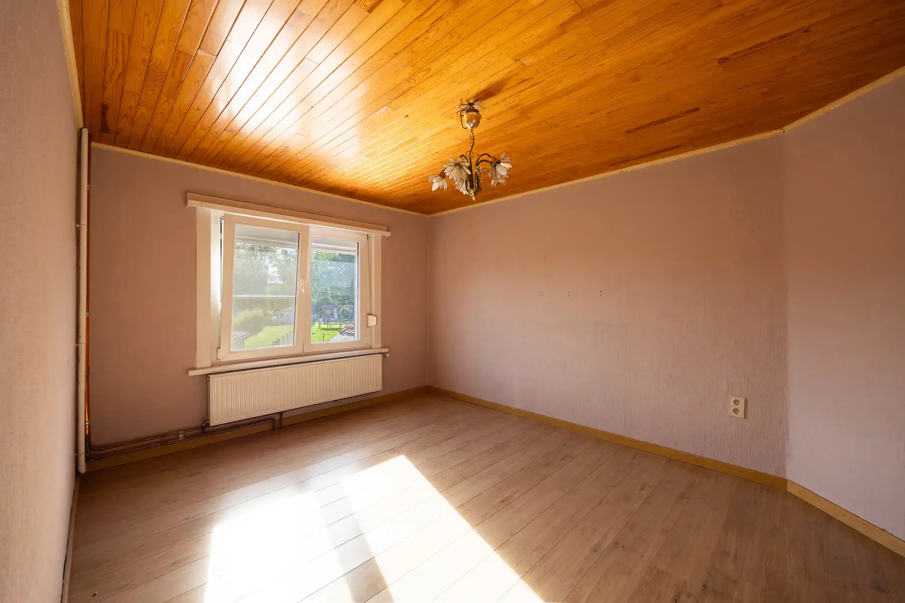 Leuke woning met grote tuin foto 19