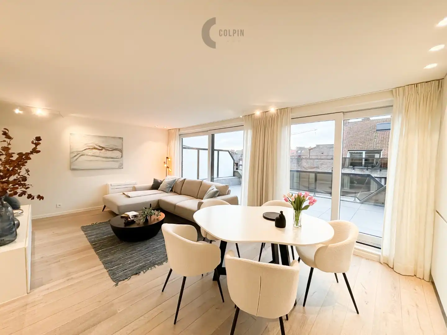 Mooi gerenoveerde penthouse met zijdelings zeezicht foto {{pictureIndex}}
