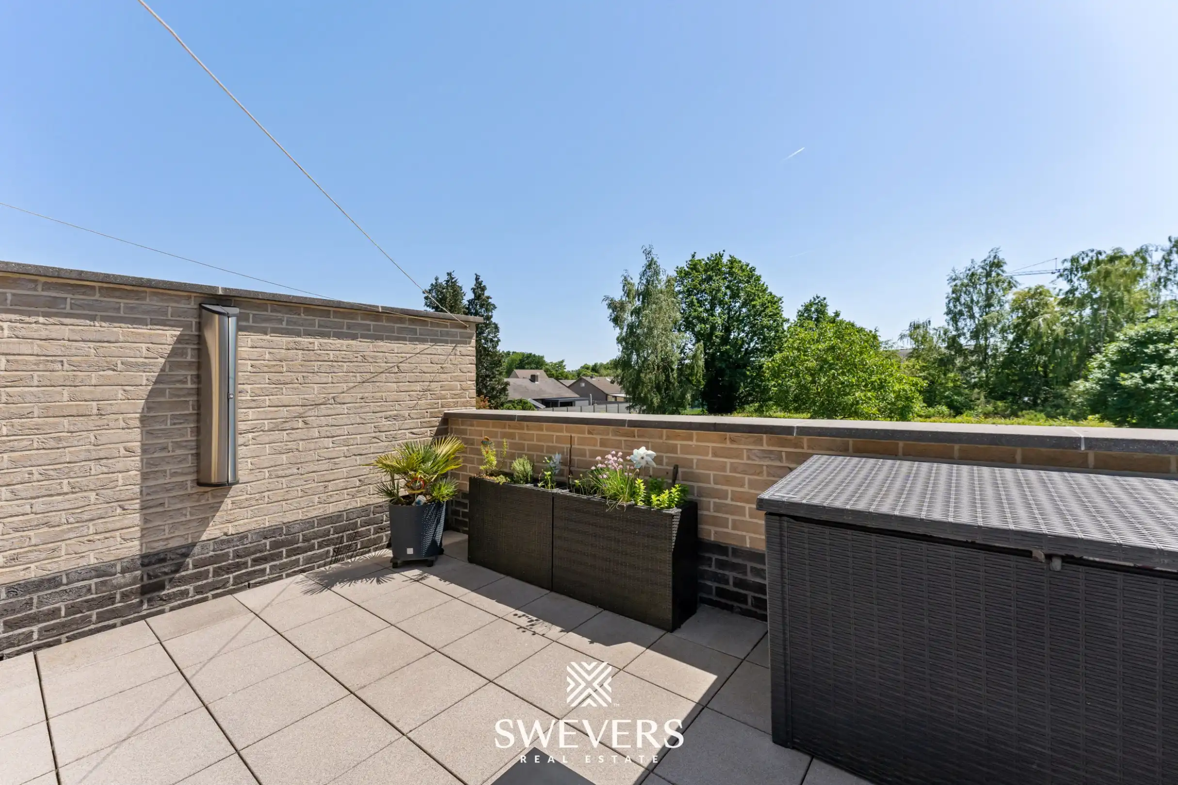 Instapklaar, lichtrijk duplex-appartement met ruim terras in hartje Helchteren foto 6