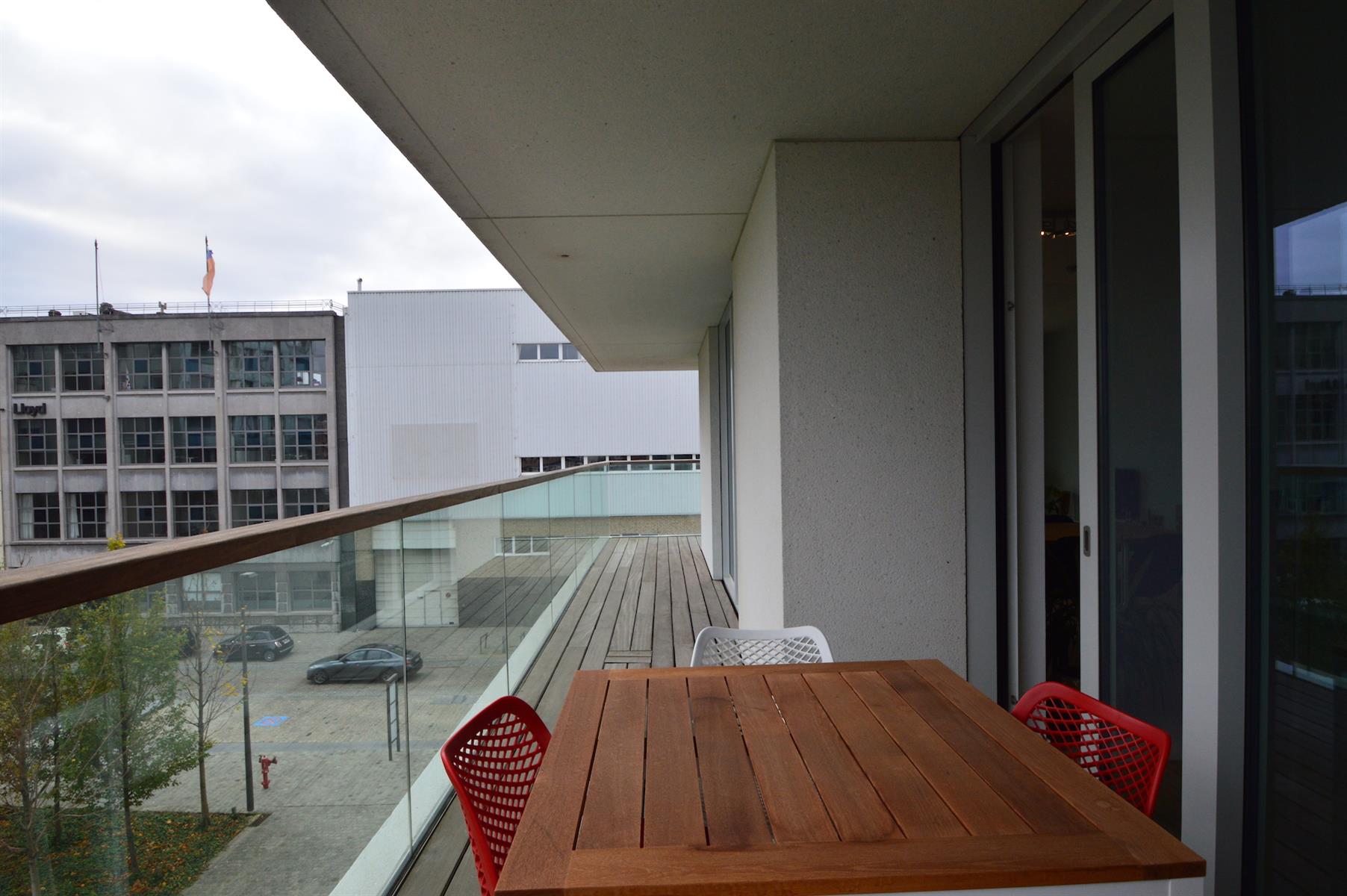 ANTWERPEN - 2 slaapkamer appartement met ruime terrassen foto 8