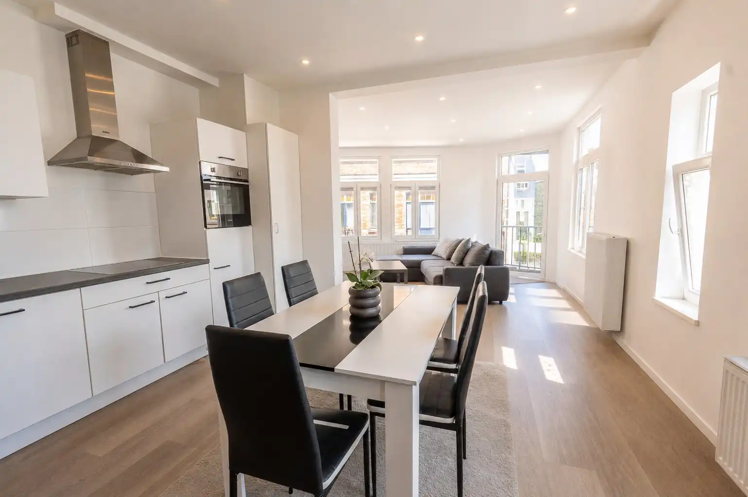 MODERN HOEKAPPARTEMENT OP BOOGSCHEUT STRAND EN SHOPPING BLANKENBERGE foto 2