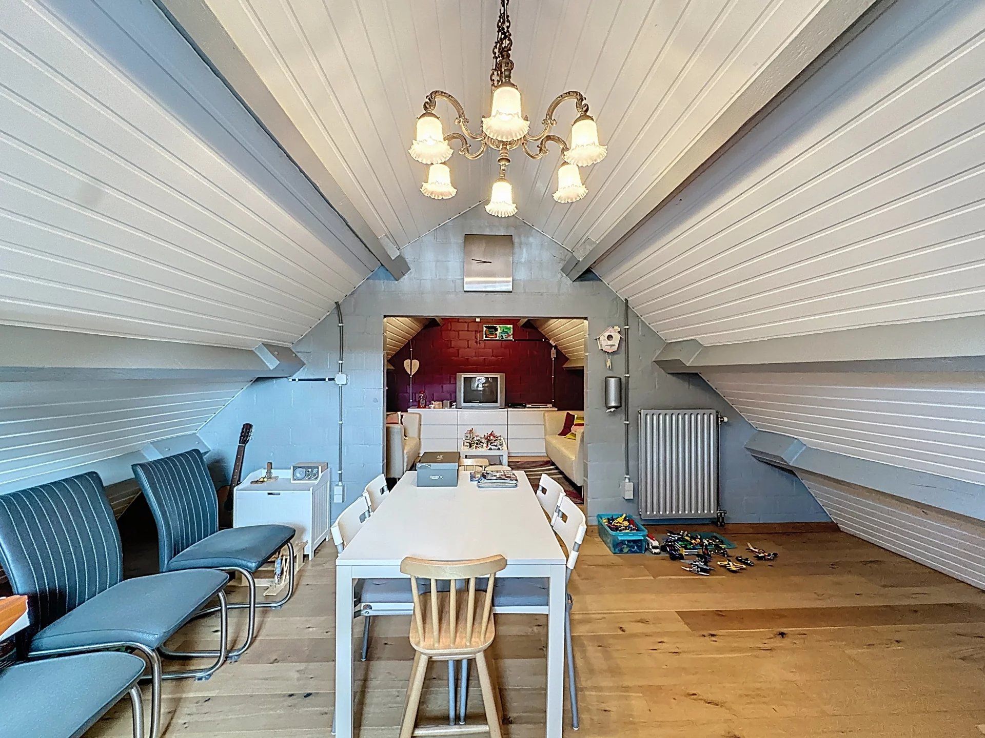 Mooie, vrijstaande woning gelegen op een perceelsgrootte van 9 are, met maar liefst 4 slaapkamers en een ruime dubbele garage. foto 34
