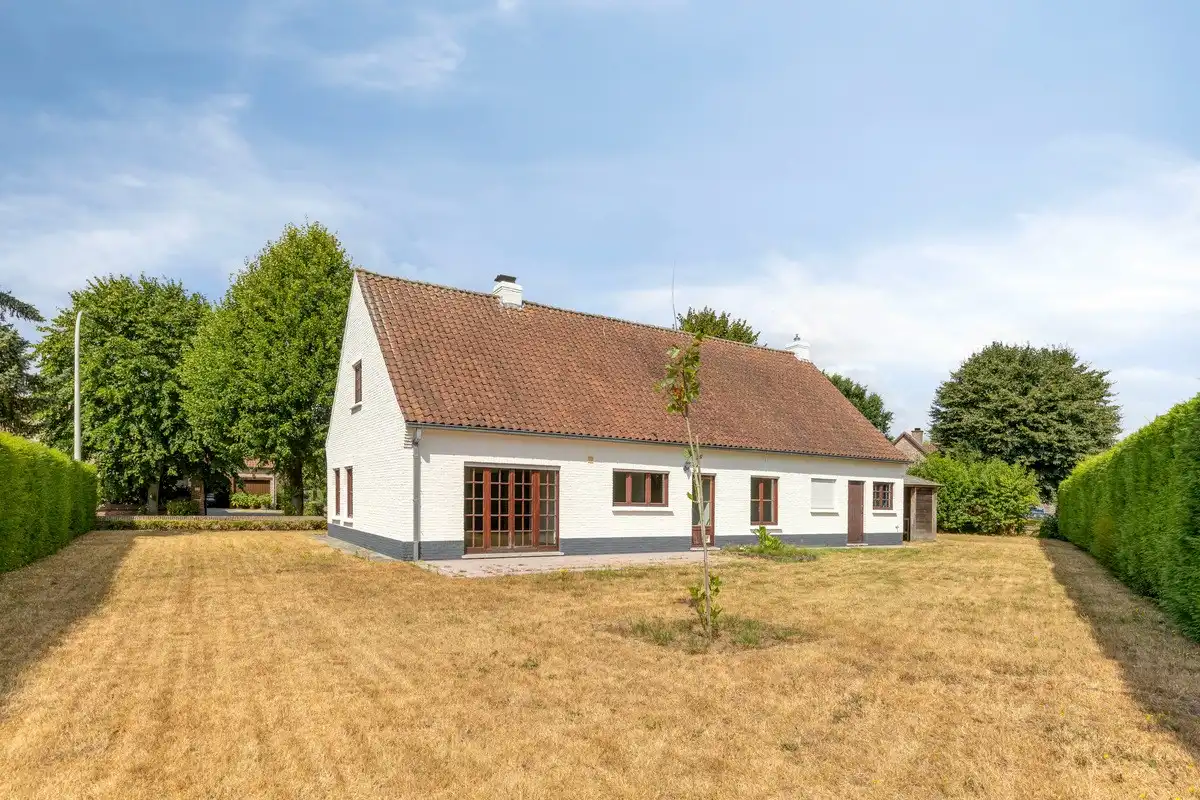 Landelijke vrijstaande woning met 4 slaapkamers, grote bruikbare zolder, garage en zonnige tuin nabij het centrum van Merendree. foto 2