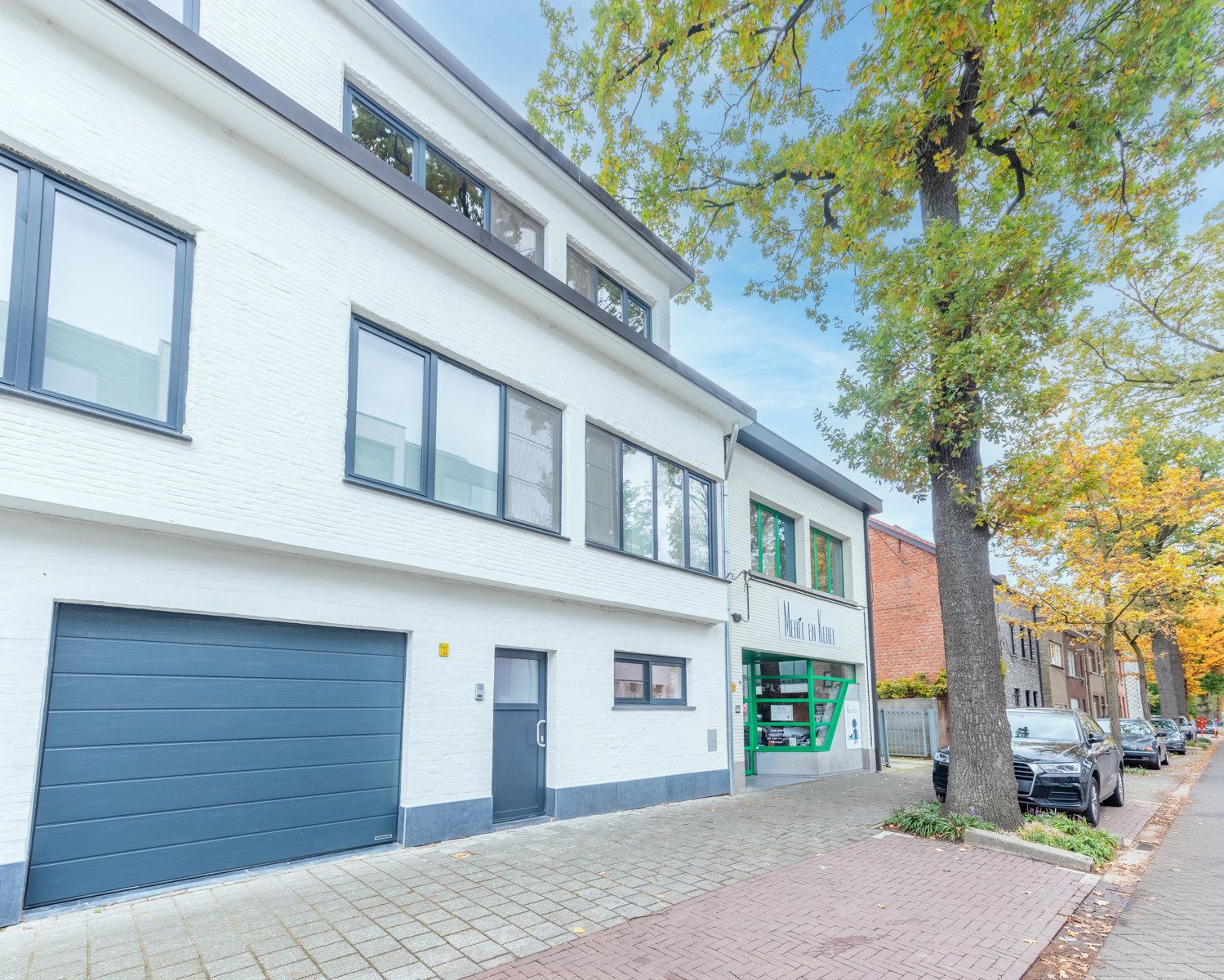 Centraal gelijkvloers 1-slpk app met tuinterras en garage foto 2