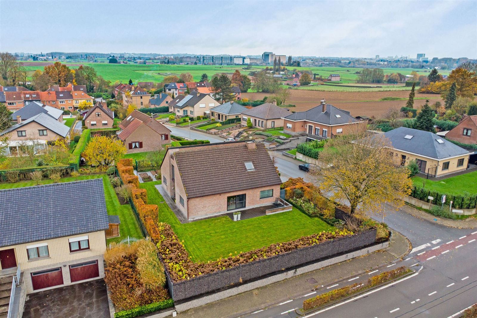 Zeer ruime (334m²) en energiezuinige villa met 4 slaapkamers, tuin en garage foto 26