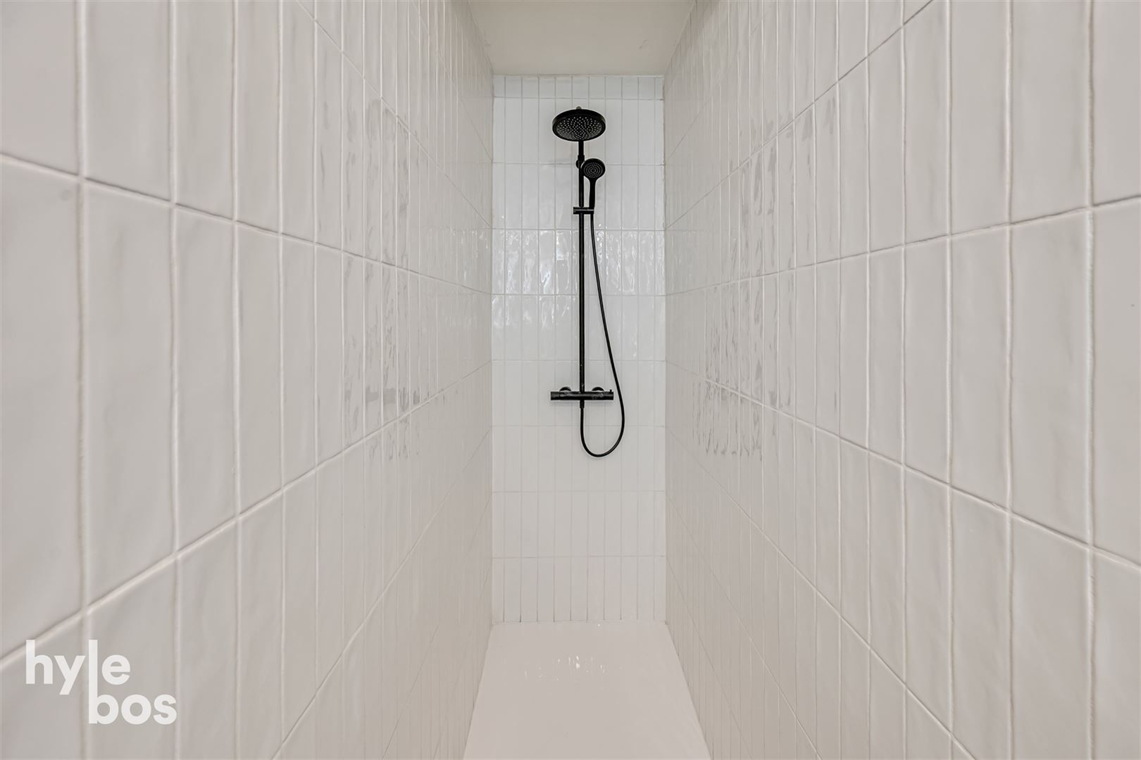 Gerenoveerd appartement met garage in gezellige woonwijk foto 10