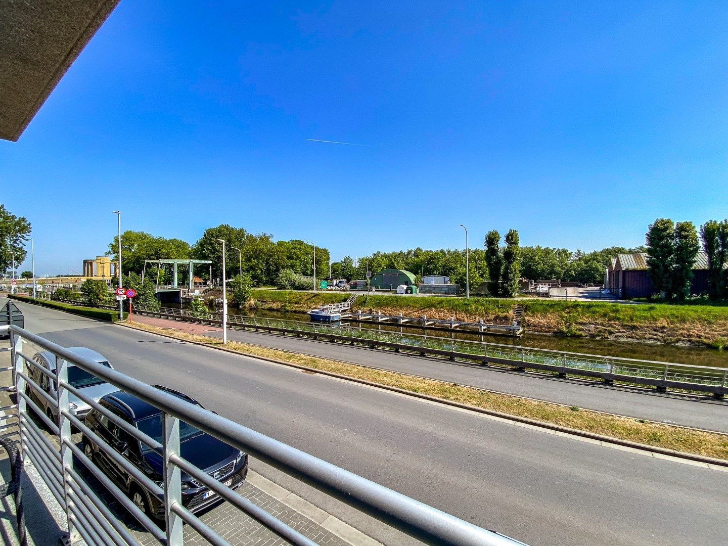 Uiterst goed onderhouden 1-slaapkamerappartement met 2 terrassen te Nieuwpoort-Stad. foto 16