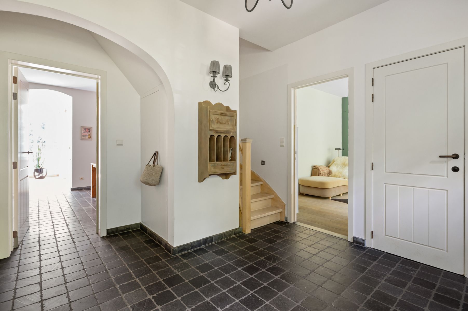 UNIEKE INSTAPKLARE WONING MET ZWEMBAD foto 15