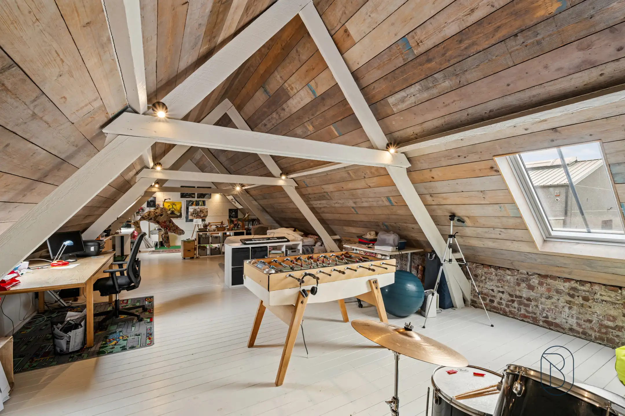 Unieke kans: prachtige woonst met zwembad + bedrijfsgebouw foto 28