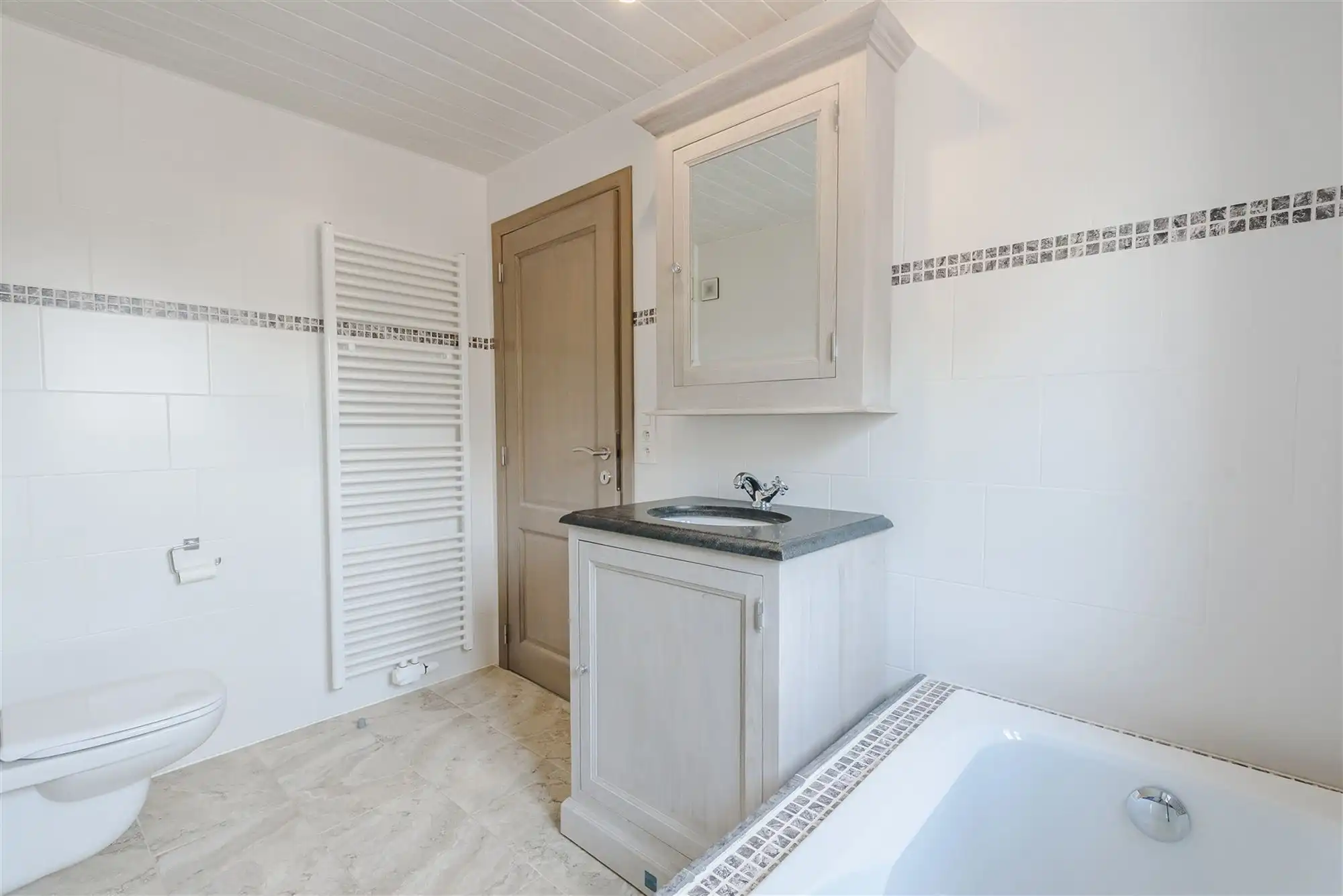 Kwaliteitsvol instapklaar huis met 3 slpks, 2 badks en tuin foto 29