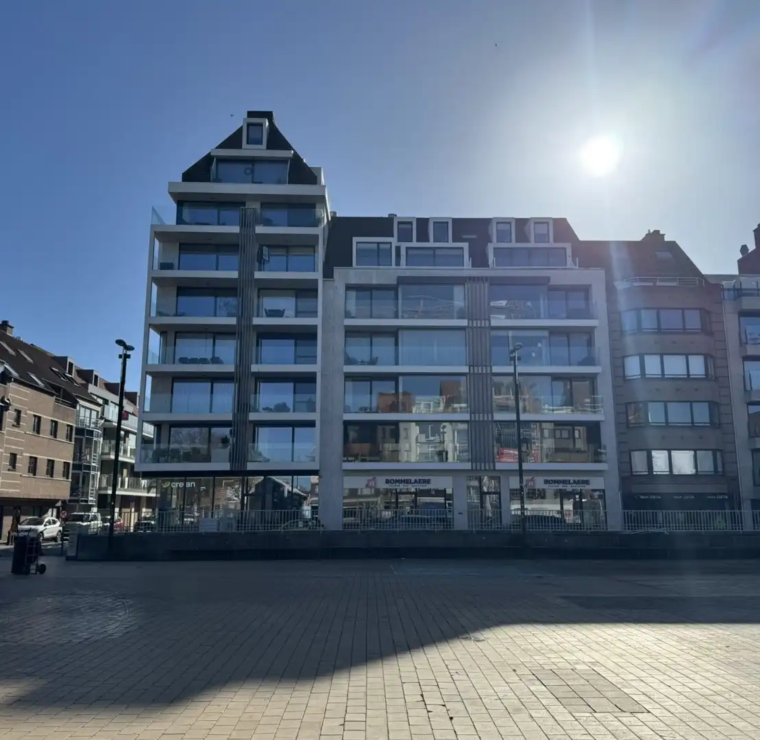 Ruim appartement met 2 slaapkamers in het centrum van Knokke. foto {{pictureIndex}}