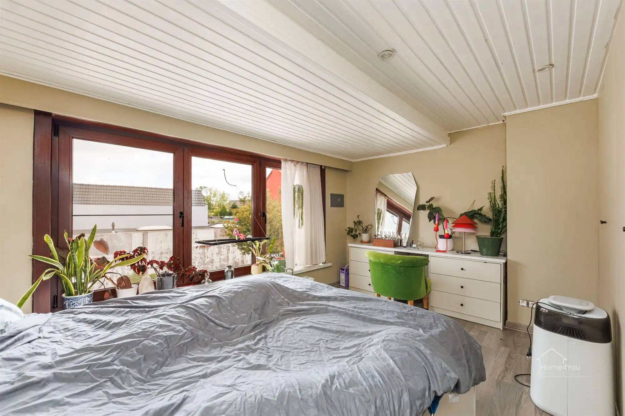 Instapklaar rijhuis met 2 slpk, vernieuwde keuken & badkamer foto 13
