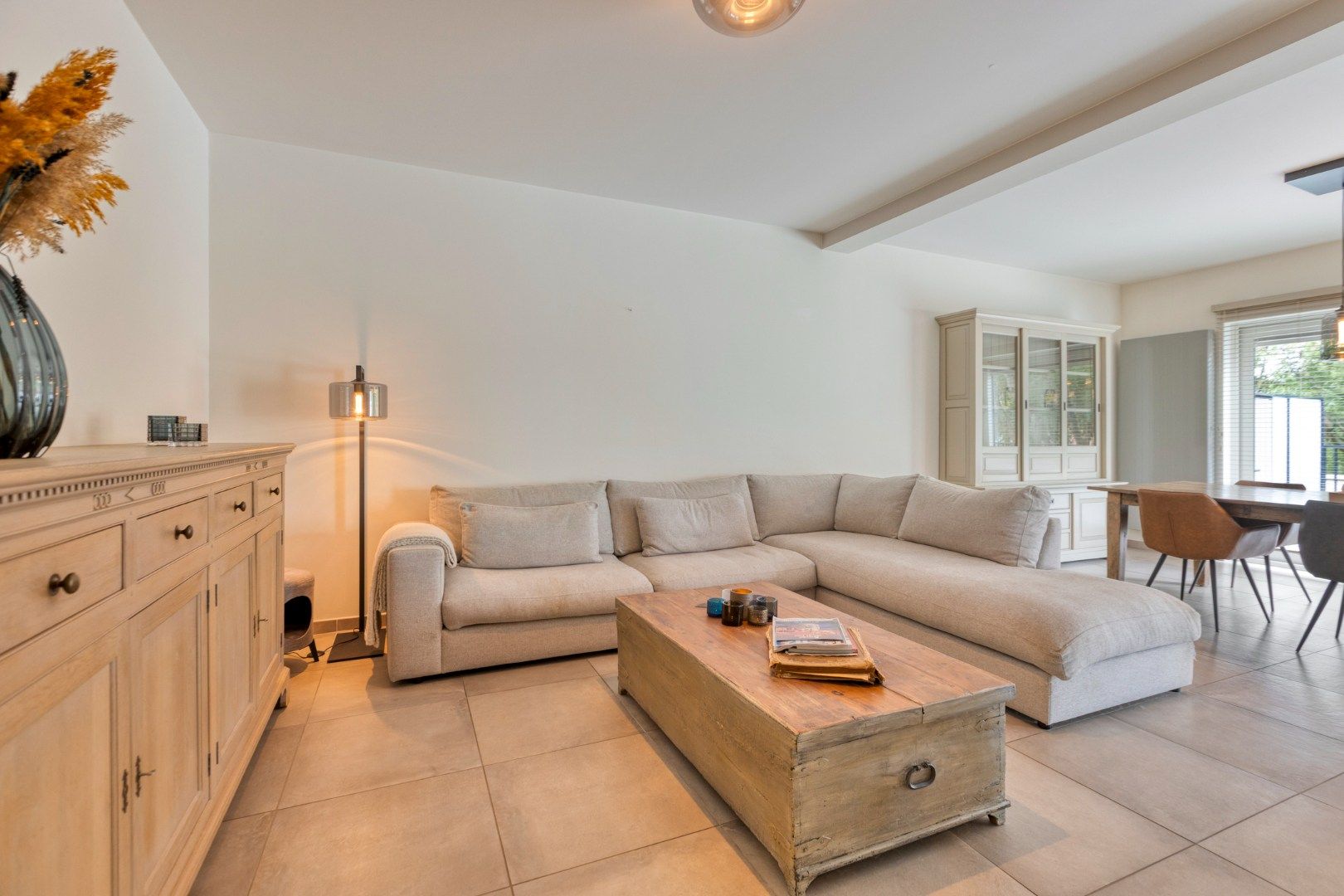 Ruim appartement met 2 slpks, parkeerplaats en dubbele garagebox in Mol-centrum ! foto 3