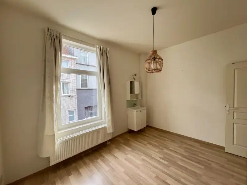 RIJWONING MET DRIE SLAAPKAMERS EN GEPLAVEIDE KOER foto 9