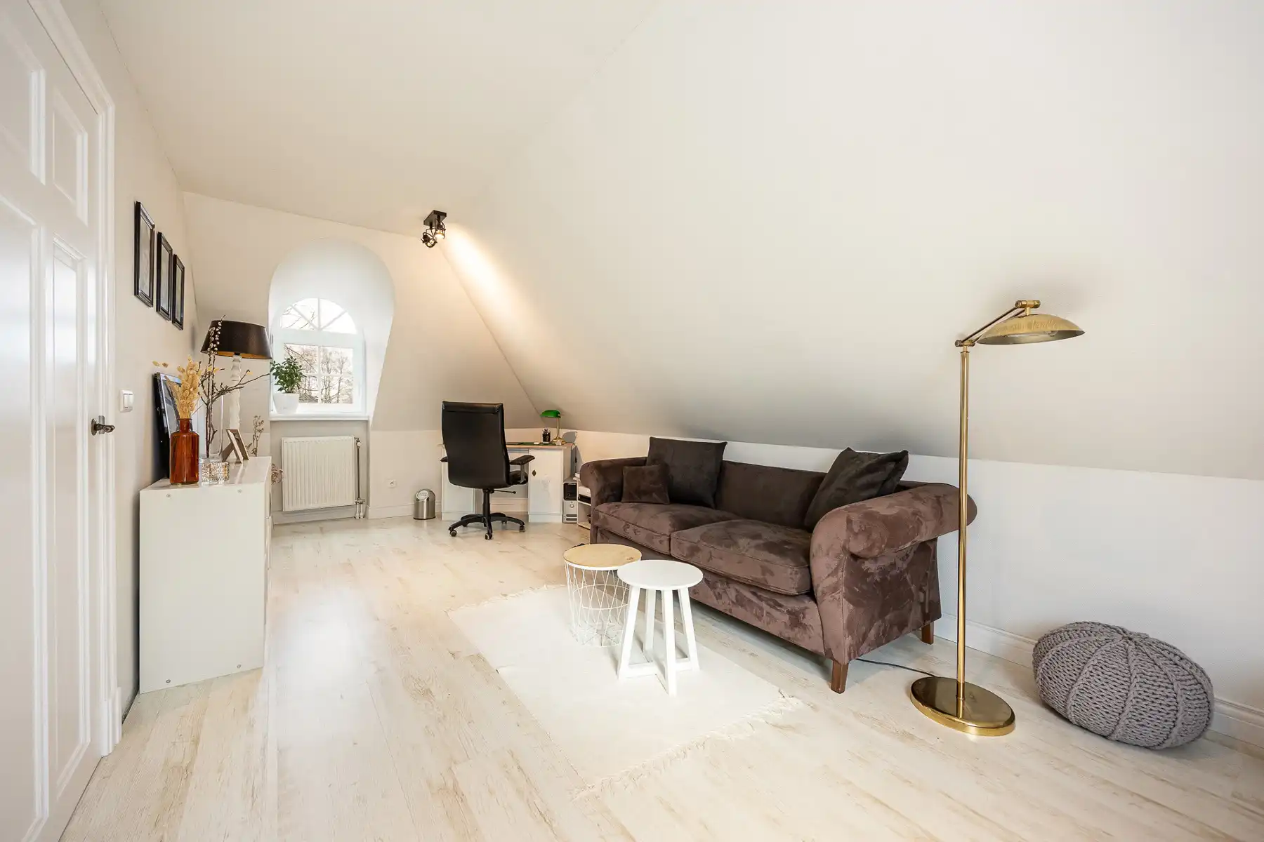 Laagbouwwoning op ca 729 m². foto 14